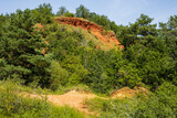 Formation géologique remarquable, falaise multicolore, Boudes, Auvergne-Rhône-Alpes, France