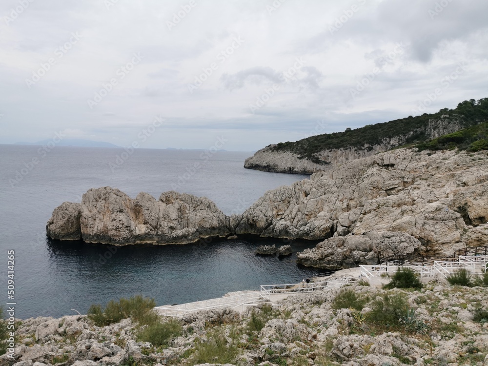 Isola di Capri - Napoli - I monumenti e gli scorci più suggestivi - paesaggi giardini e costruzioni Isola di Capri - Napoli - I monumenti e gli scorci più suggestivi - paesaggi giardini e costruzioni