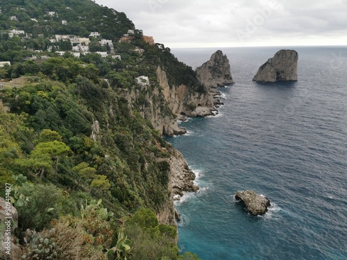 Fototapeta Naklejka Na Ścianę i Meble -  Isola di Capri - Napoli - I monumenti e gli scorci più suggestivi - paesaggi giardini e costruzioni