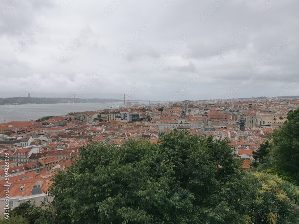 Lisbona - Portogallo - Scorci paesaggistici e monumenti - mozzafiato - azulejos - paone