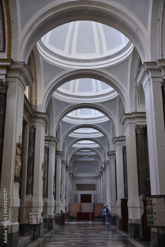 Coupoles et nef du Duomo à Palerme. Sicile