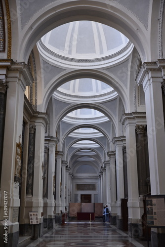 Coupoles et nef du Duomo à Palerme. Sicile