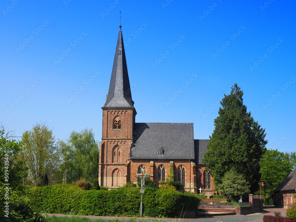 Kath. Kirche St. Willibrord in Xanten-Wardt