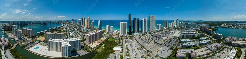 Fototapeta premium Sunny Isles Beach - Miami planar panorama