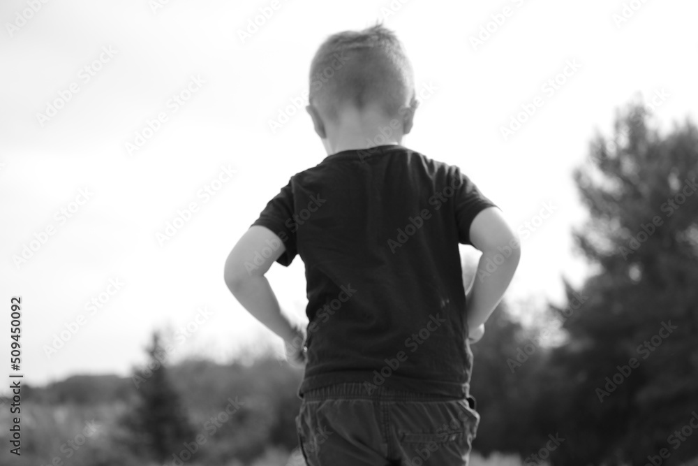 Fototapeta premium ENFANCE : garçon qui joue