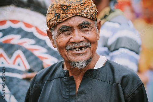Wallpaper Mural portrait of a senior person Torontodigital.ca