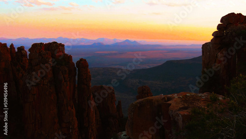 Cuadro en lienzo Piled dolerite columns and the valley of desolation at sunset, Camdeboo National Park near Graf Reinet, Eastern Cape