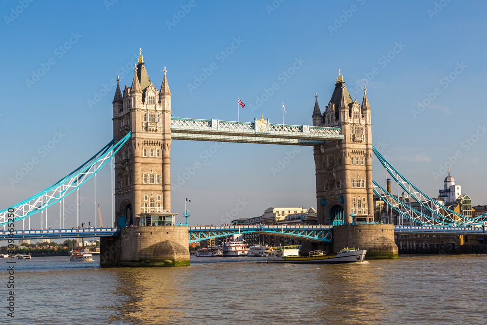 Obraz premium Tower Bridge in London