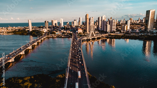 Recife Pernambuco Nordeste RioMar Prédios Casas Pina Cabanga Afogados Rios Enchente Favela Mansões Desigualdade Ponte Transporte Carros 