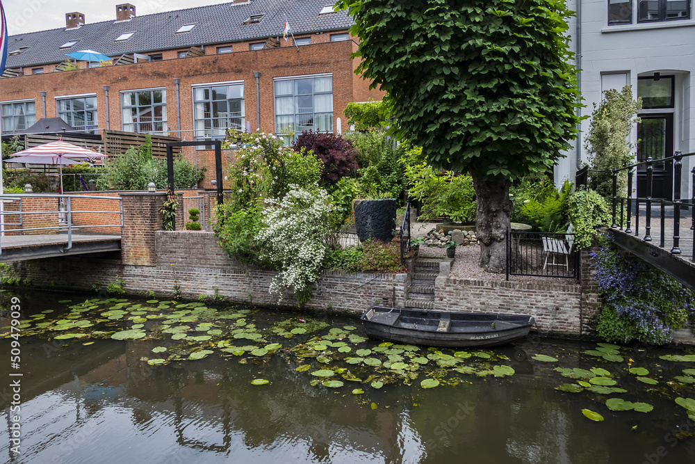 Obraz premium Picturesque embankment of the Canal in the Dutch City of Amersfoort. Amersfoort is a beautiful city in the Utrecht province of the Netherlands.