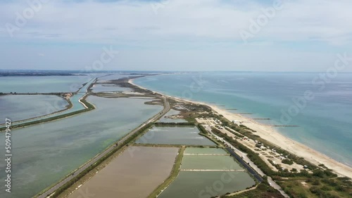 survol des plages de Frontignan près de Sète dans le sud de la France (plage des Aresquiers) photo