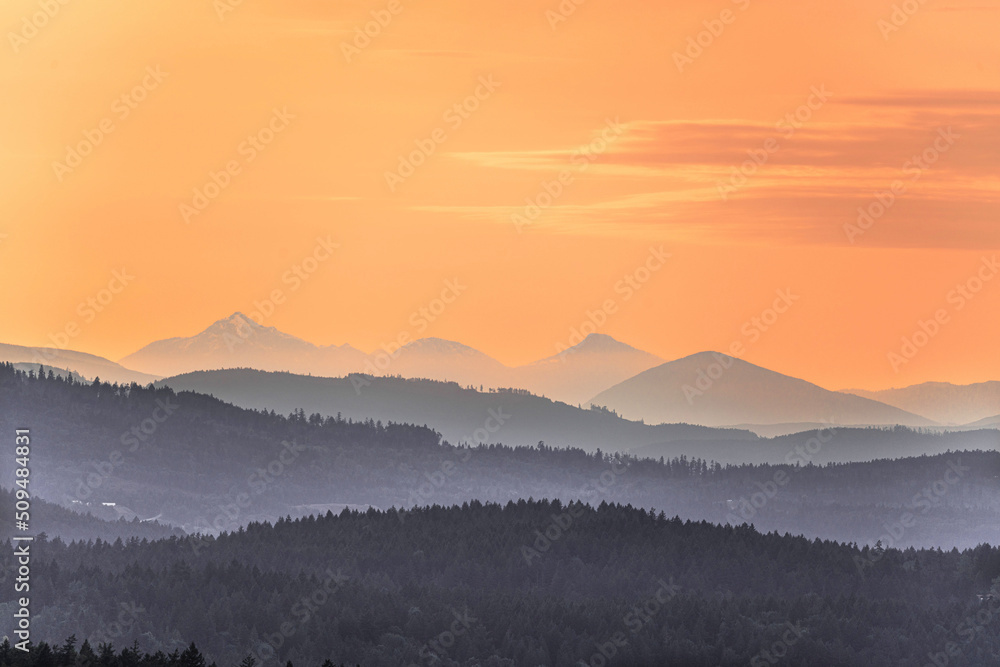 Naklejka premium sunrise over mountains