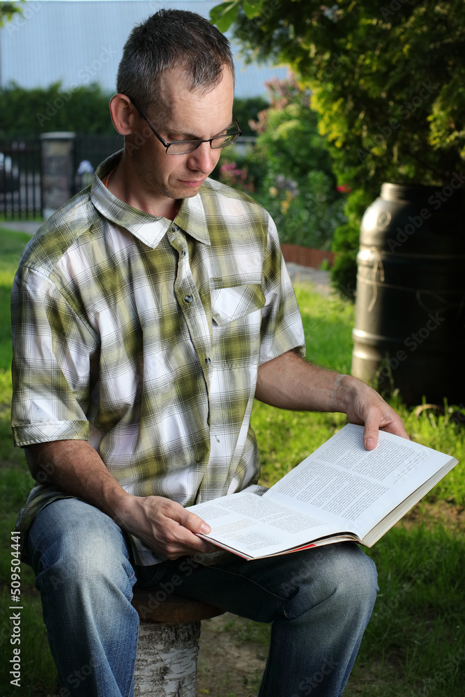 Fototapeta premium a person in a t-shirt is reading a book
