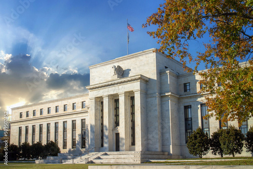 Federal reserve building at Washington D.C. on a sunny day. Fototapet