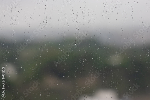 雨の日の窓