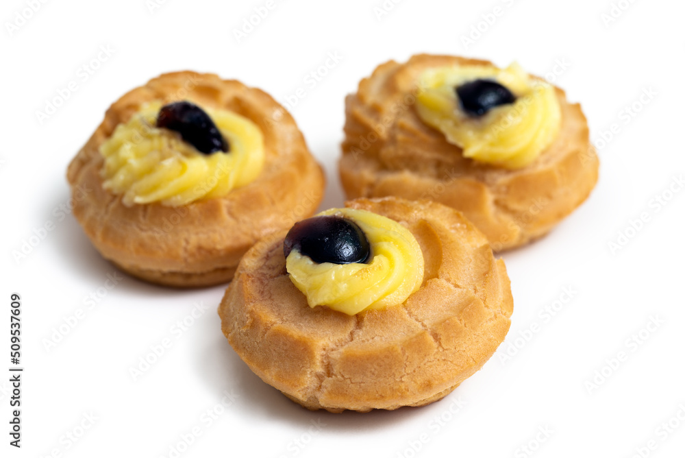 Zeppole di San Giuseppe, tipico dolce italiano Zeppole di San Giuseppe, tipico dolce italiano