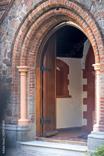 entrance to the church © Edi
