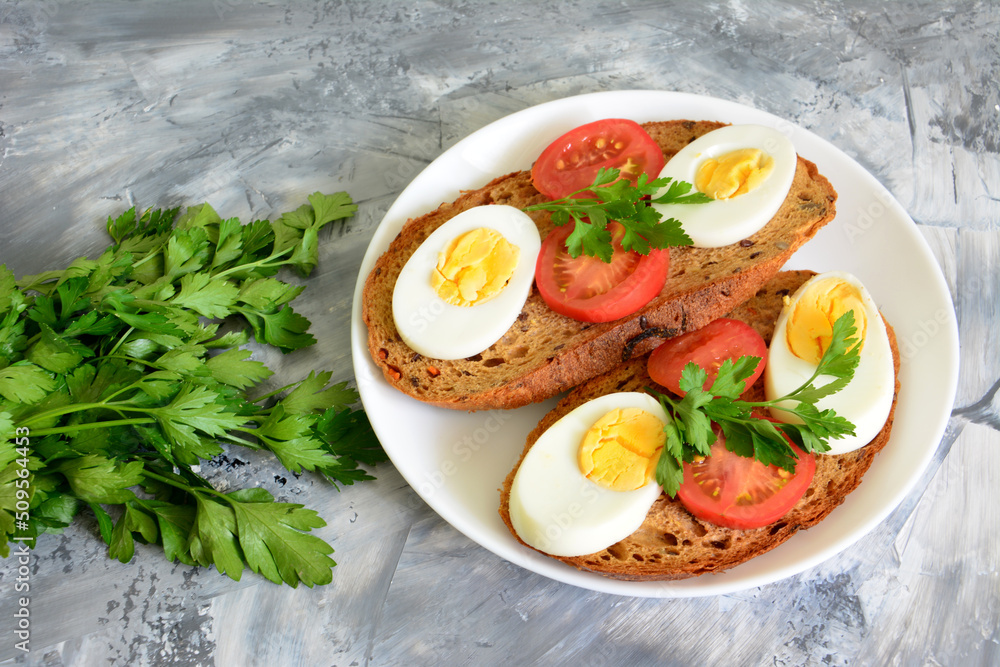 whole grain bread sandwiches with slices of eggs and tomatoes on plate whole grain bread sandwiches with slices of eggs and tomatoes on plate