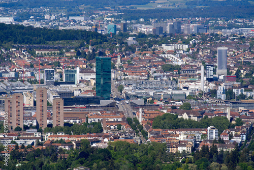 Aerial view of City of Zürich seen from local mountain Uetliberg on a sunny spring day. Photo taken May 18th, 2022, Zurich, Switzerland. © Michael Derrer Fuchs