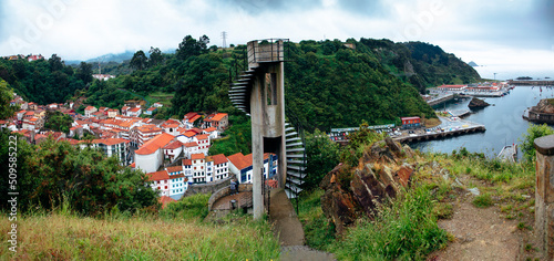 Billede på lærred Panorámica del típico mirador de Cudillero. Asturias