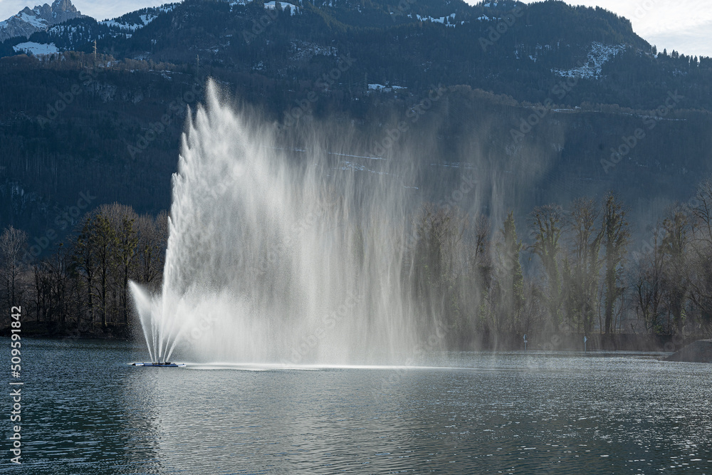 Walensee Spring Springbrunnen im Walensee, bei Weesen, Kanton St. Gallen, Schweiz Stock ...