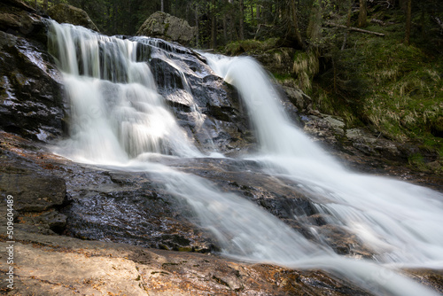 Fototapeta Naklejka Na Ścianę i Meble -  Rißloch Wasserfälle im Bayrischen Wald bei Maisdorf - Wandererlebnis