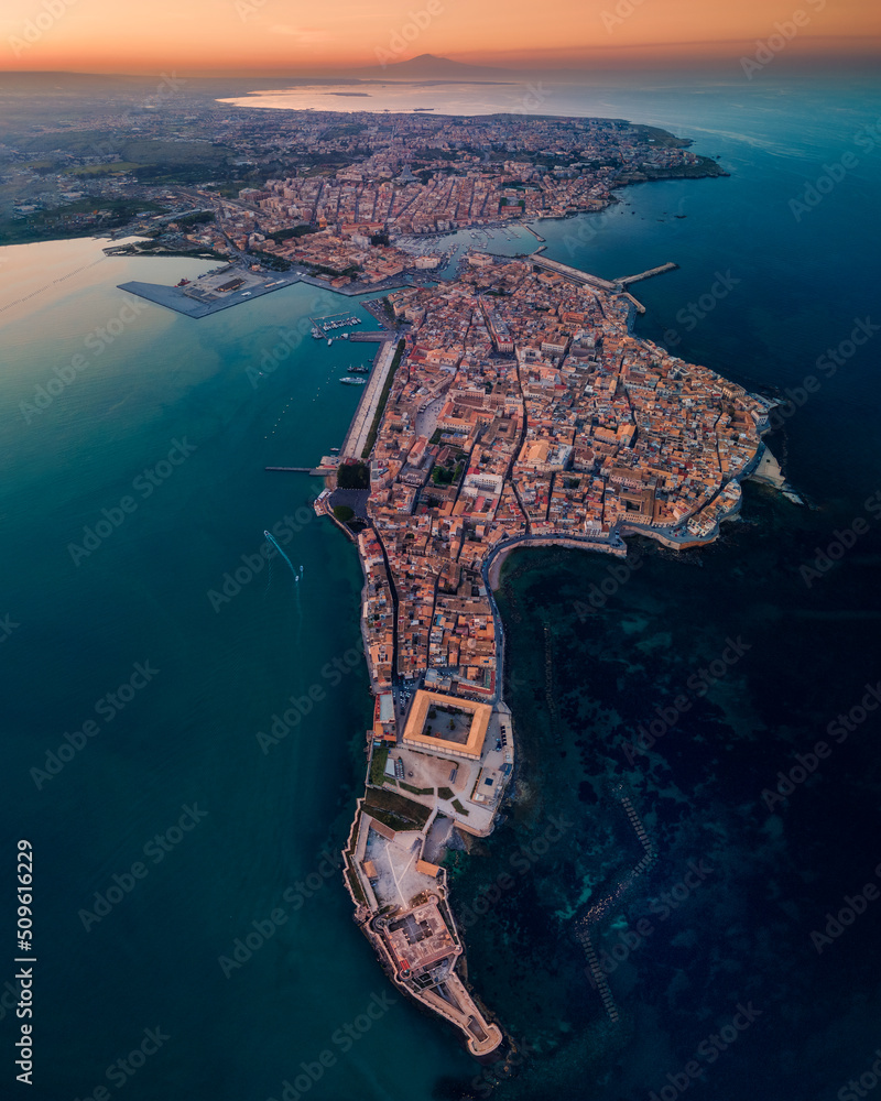 Aerial view over the Island of Ortigia in Syracuse, Sicily, Italy - obrazy, fototapety, plakaty 