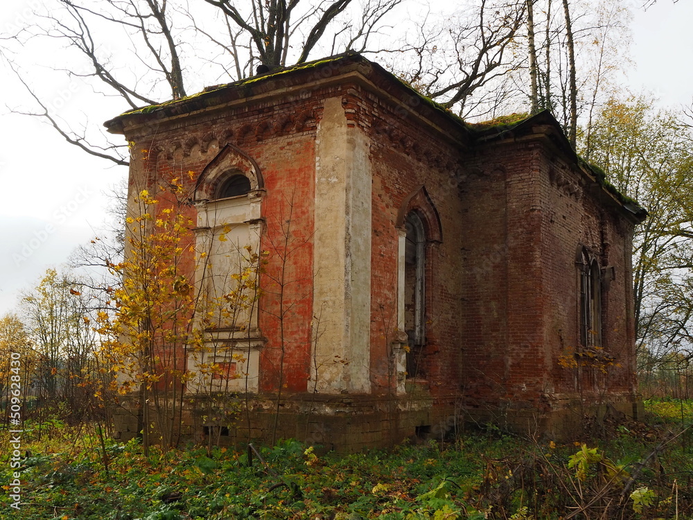The ruins of the Church of the Transfiguration of the Lord in the tract Raskulitsa