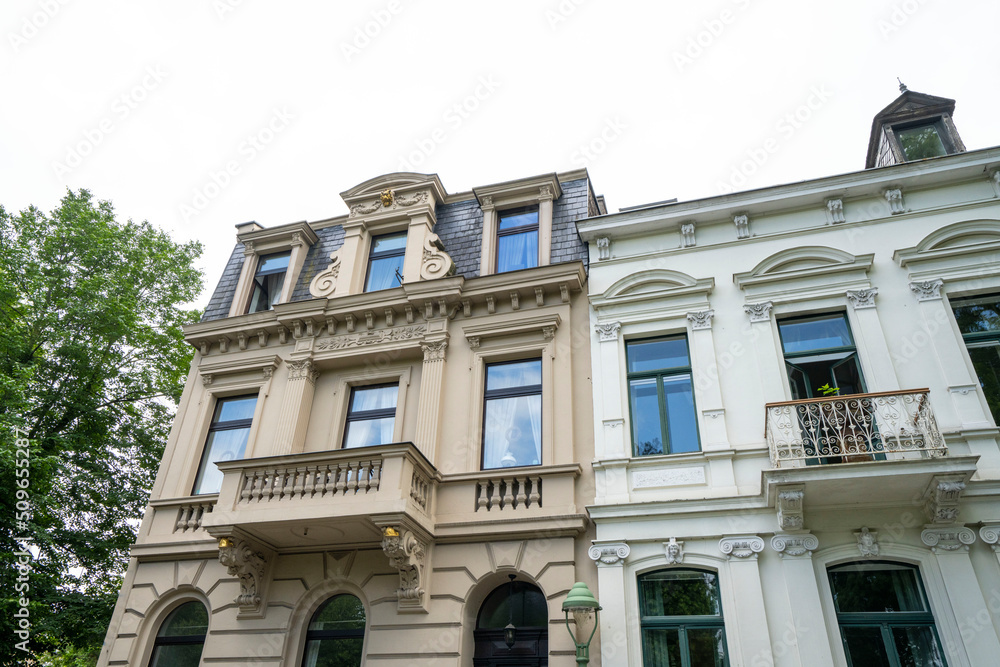 Obraz premium ドイツヨーロッパの街並み、中世の住宅、かわいいおうち、カラフルなアパート,