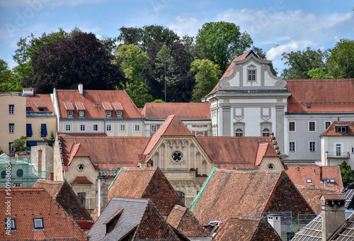 Steyr, Eisenstadt, Zentrum, Altstadt, Stadtzentrum, historisch, Denkmalschutz, Stadtplatz, Zentrum, Haus, Häuser, Dach, Dächer, Ziegeldach, Tradition, Mittelalter, Geschichte, Schloss, Lamberg, Ennska photo