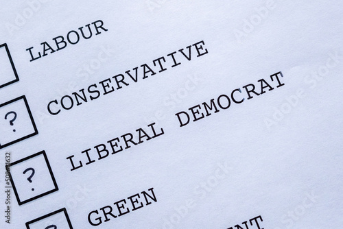 Foto voting slip Labour conservative liberal green independent