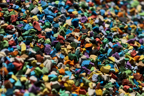 Polyurethan Granulat gemischt Haufen,  Gummi Plastik Kunststoff Teilchen bunt Farbe © gradt