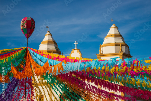 bandeiras coloridas e balão decorativo de festa junina no brasil photo