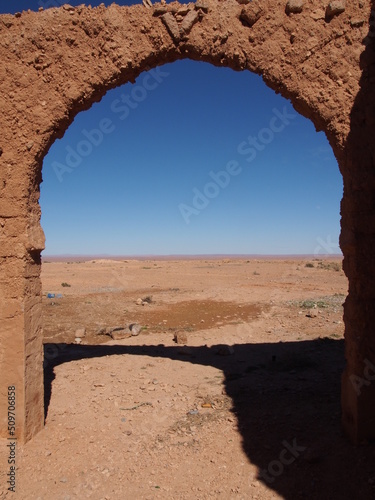 Un vieux fort abandonné dans le désert du Sahara au Maroc