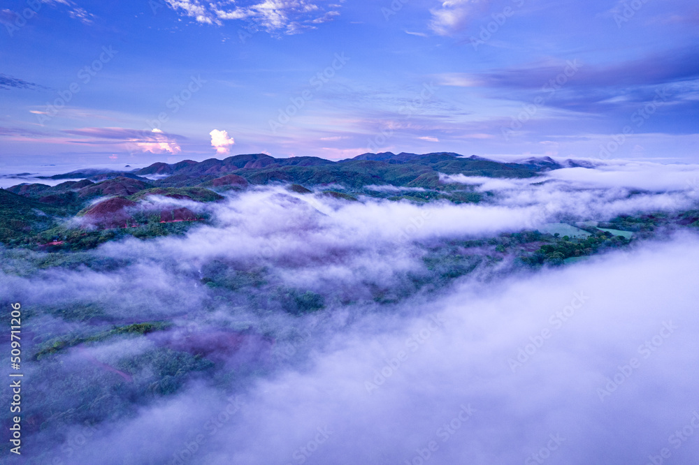 Niebla sobre las montañas 