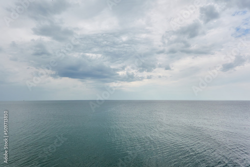 Canvastavla Baltic sea under dramatic clouds