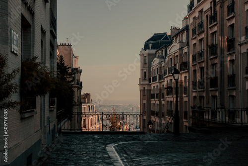 Fototapeta Naklejka Na Ścianę i Meble -  Morning at Rue des Suales
