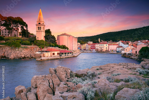 Obraz na płótnie Mali Losinj, Cres Island, Croatia. Cityscape image of iconic village Mali Losinj, Croatia located on Cres Island at sunset. w salonie