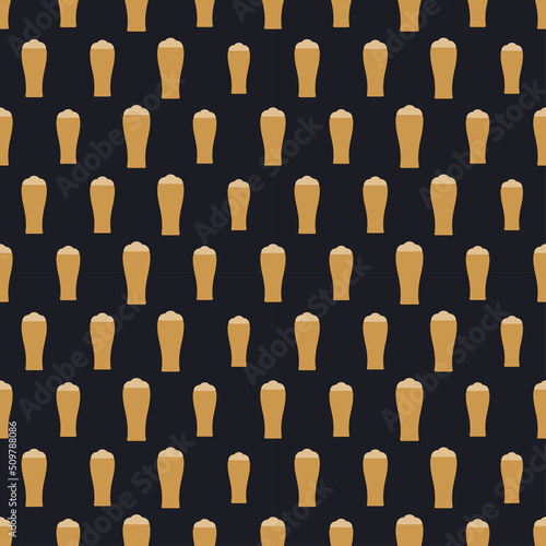 Glass of beer seamless pattern in art deco style. Alcohol drink icon in style of the 1920s-1930s. Golden icon of cocktails. Vintage design for print on wrapping paper, wallpaper. Vector illustration