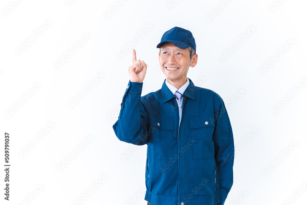 笑顔でおすすめを指差す工場労働者 笑顔でおすすめを指差す工場労働者