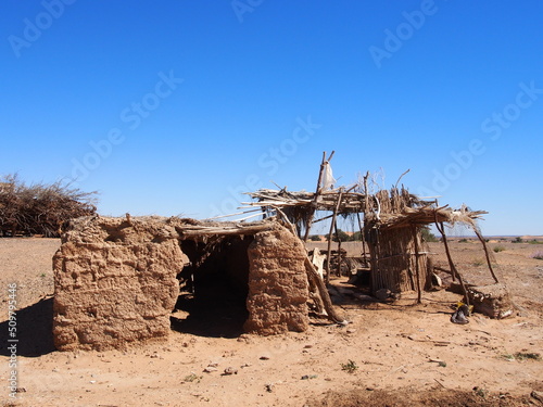 Un village en ruine dans le désert marocain