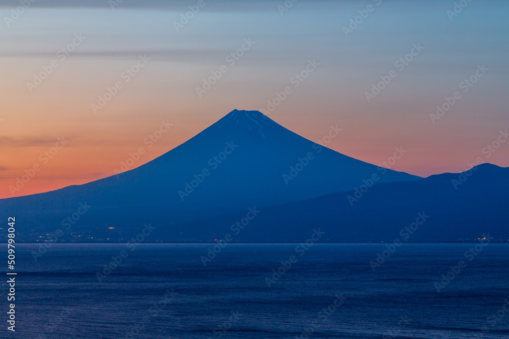 西伊豆戸田から戸田御浜岬と夕焼け富士山