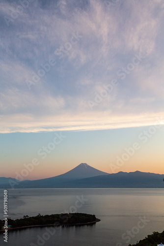 西伊豆大瀬崎から琵琶島と朝焼け富士山