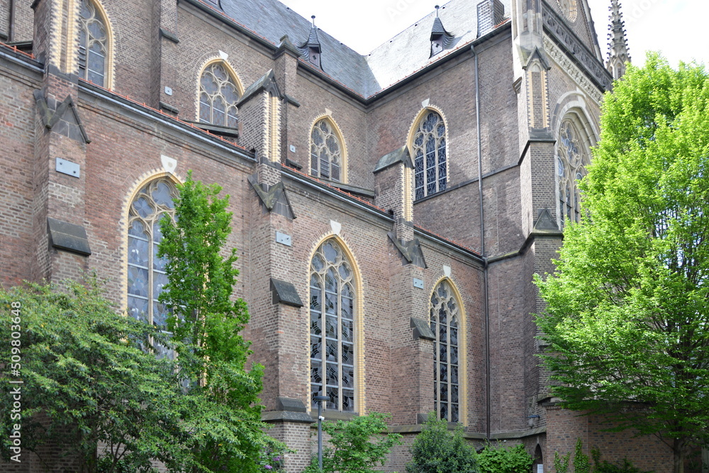 Obraz premium Historische Kirche in der Altstadt von Bonn, Nordrhein - Westfalen
