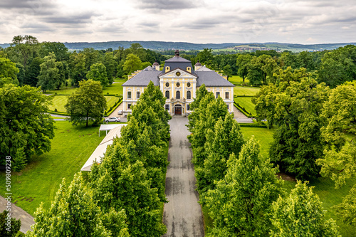 Obraz na płótnie Zamek Kravere w Czechach, panorama z lotu ptaka latem w salonie