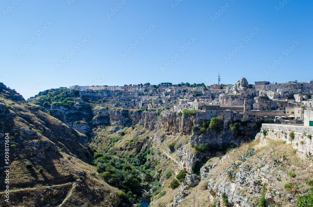 Panorama della città di Matera, punto d'arrivo del Cammino Materano, e della sua gravina