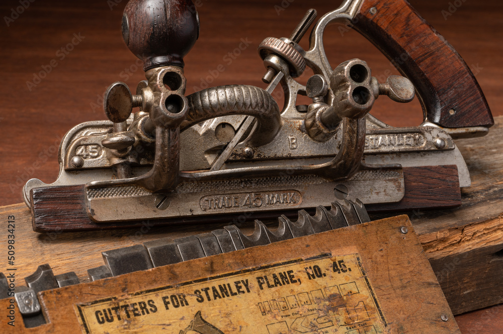 Stanley 4 plane, moulding irons with bits and tools Stanley 4 plane, moulding irons with bits and tools