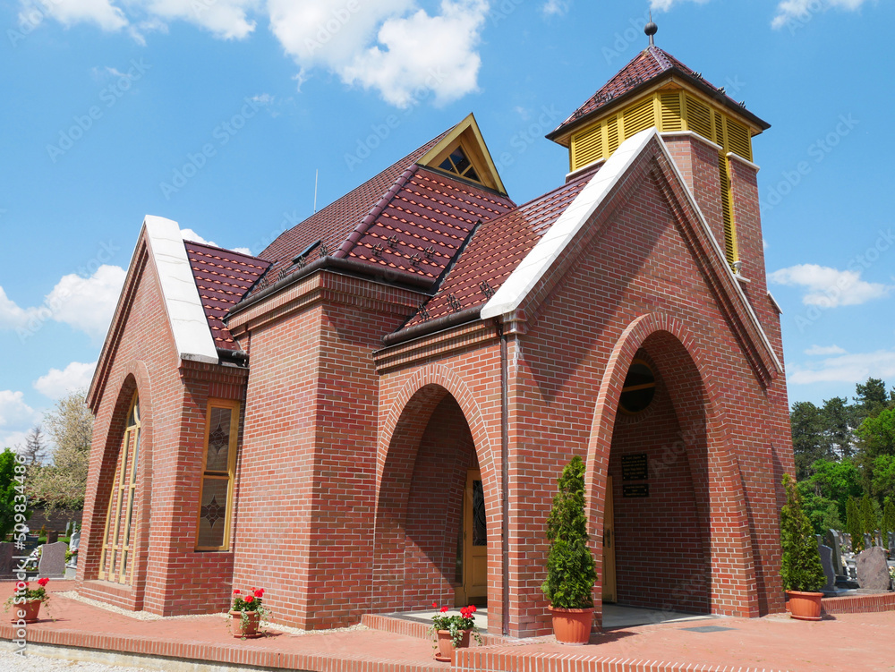 Obraz premium Chapel in the public cemetery