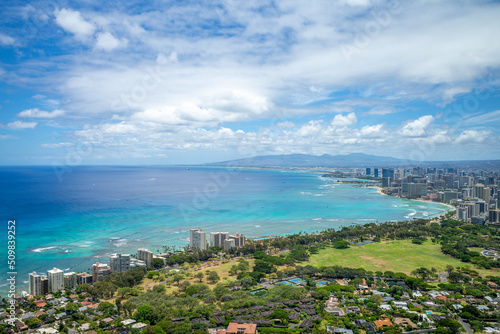 Aerial view of honolulu in Oahu, Hawaii, US © Richie Chan