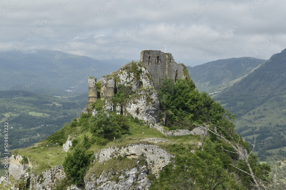 château en ruine de roquefixade château en ruine de roquefixade